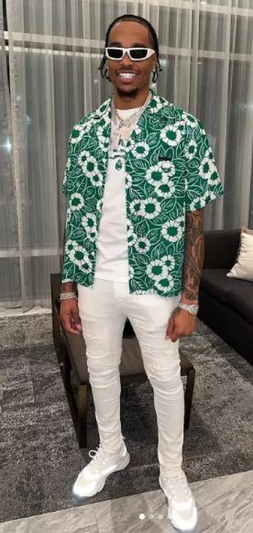 Chemise Prada Vert & Blanc Tournesol portée par Paul Jamaine Washington Jr. sur le compte Instagram @pjwashington