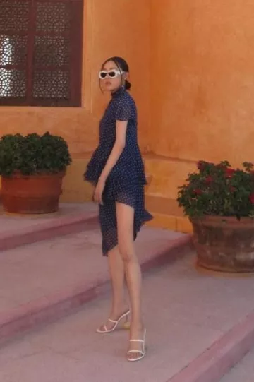 Sandales Loewe en cuir Broken Egg portées par Jaime Xie sur son post Instagram le 22 décembre 2023