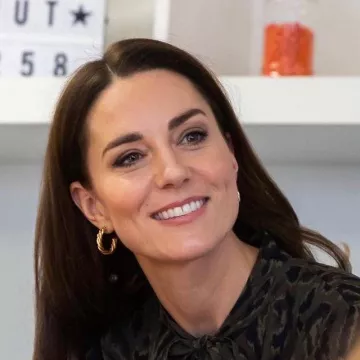Asos Earrings worn by Catherine, Duchess of Cambridge at Mental Health Text Service on January 26, 2022