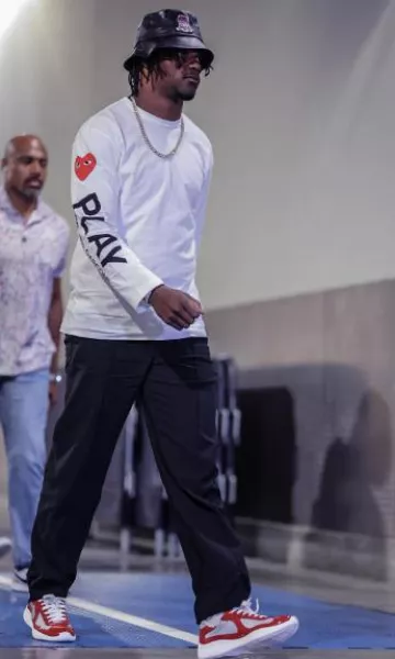 Baskets Prada Patent Red & Silver Americas Cup portées par Lamar Jackson sur le compte Instagram @new_era8