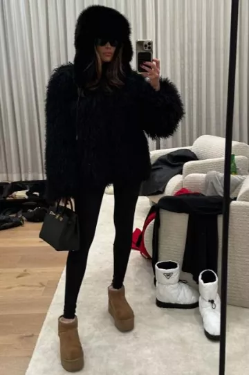 Bottines rembourrées en nylon Prada portées par Olivia Culpo sur sa story Instagram le 31 décembre 2023