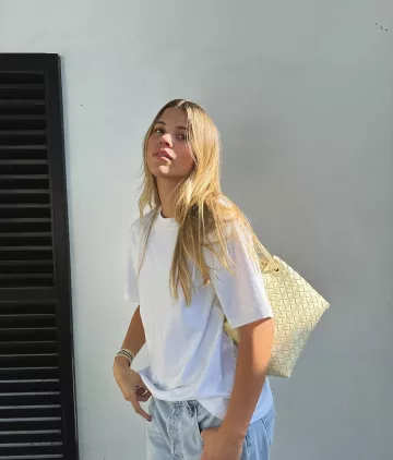 Bottega Veneta Small Andiamo Bag porté par Sofia Richie sur son post Instagram le 30 décembre 2023