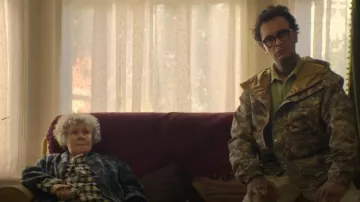 The North Face Heritage M66 Utility Waterproof Hooded Rain Jacket usado por Vinnie (Joe Gilgun) como se ve en Brassic (S05E09)