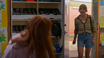 Cotton on Holiday Pointelle Knit Cardigan usado por Olympia 'Oly' Chalmers-Davis (Nathalie Morris) como se ve en Bump (T03E04)