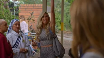 Camiseta Adidas Hyperglam Training Graphic usada por Skye (Kate Lister) como se ve en Bump (T03E04)