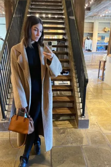 El bolso Row Soft Margaux 10 usado por Lily Aldridge en Blackberry Farm el 2 de enero de 2024