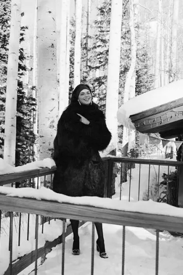 Tacones de Saint Laurent Swing usados por Kendall Jenner en la campaña Fwrd el 1 de enero de 2024