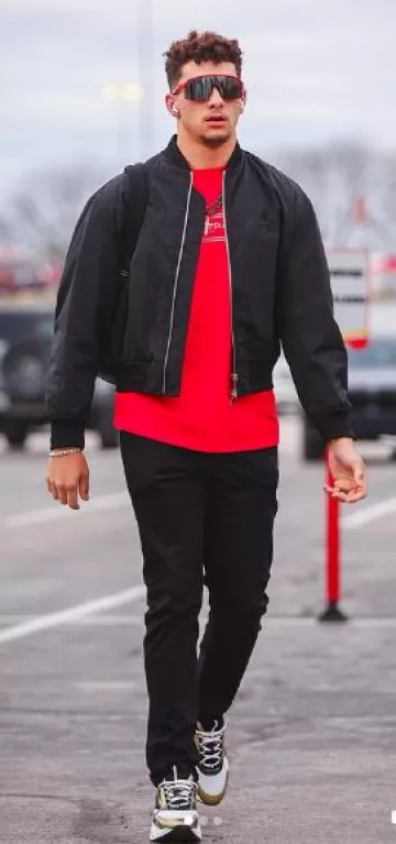 Jeans Amiri Black 'Stack' porté par Patrick Mahomes II sur le compte Instagram @patrickmahomes
