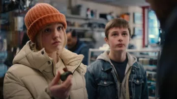 Superdry Crop Hood­ed Fu­ji Jack­et worn by Abby Walker (Danya Griver) as seen in Fool Me Once (S01E02)