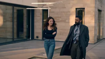 Jeans Rag & Bone Wren portés par Maya Stern (Michelle Keegan) dans Fool Me Once (S01E05)