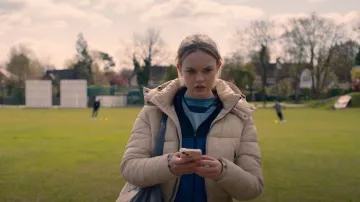 Veste Fuji à capuche Superdry portée par Abby Walker (Danya Griver) comme on le voit dans Fool Me Once (S01E05)