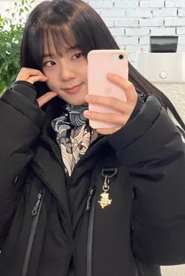 Chrome Hearts Silk Scarf worn by Jisoo at Weverse on January 2, 2024