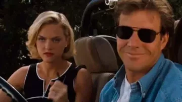 Gafas de sol Ray-Ban Frank II Titanium en negro usadas por Nick Parker (Dennis Quaid) en la película The Parent Trap