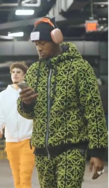 Apple AirPods Max 'Pink' portés par Terry Rozier sur le compte Instagram @_terry_rozier_