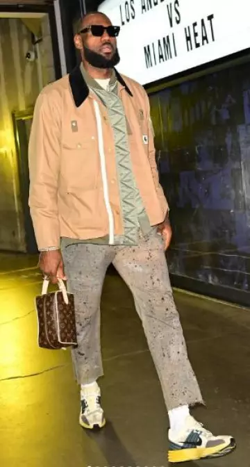 Carhartt WIP x Sacai Beige & Green Layered 'Michigan' Jacket worn by LeBron James on the Instagram account @kingjames