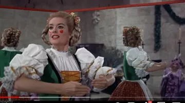 Blusa blanca usada por Truly Scrumptious (Sally Ann Howes) en Chitty Chitty Bang Bang