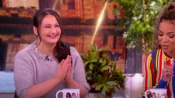 Suéter de punto con cuello joya de Zara usado por Gypsy Rose Blanchard como se ve en The View el 5 de enero de 2024