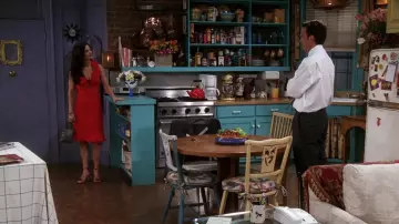 Le cadre de la porte de l'appartement de Monica Geller (Courtney Cox) dans  Friends S01E01