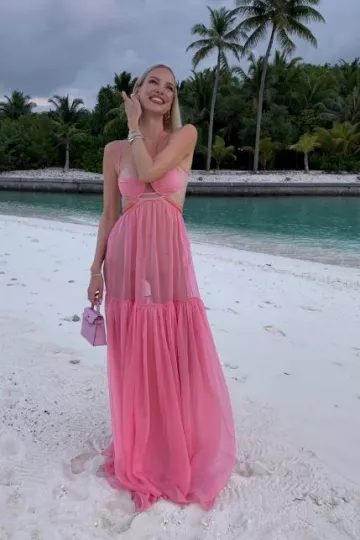 Hermès Mini Kelly Sellier in Mauve worn by Leonie Hanne on her Instagram Story on January 6, 2024