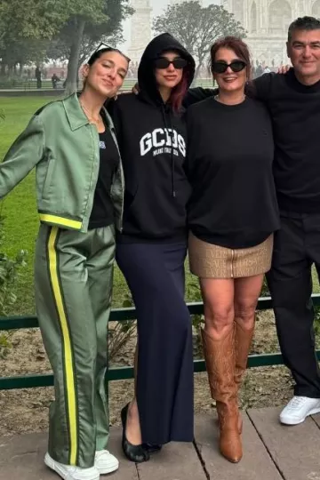 Ballerines Tabi Maison Margiela portées par Dua Lipa Via Anesalipa sur son post Instagram le 6 janvier 2024