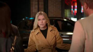 Ted Baker Maaeve Gabardina ligera de doble cara usada por Frankie (Alice Eve) como se ve en The Lovers (T01E03)