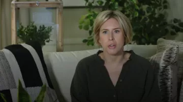 Free People Sum­mer Day­dream Shirt worn by Erin Napier as seen in Home Town (S08E01)