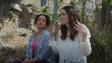 Doên Elayne Top worn by Benita Alexander (Mandy Moore) as seen in Dr. Death (S02E06)