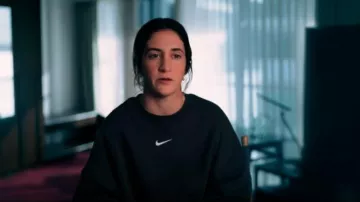 Sudadera Nike Phoenix usada por Savannah DeMelo como se ve en Under Pressure: The U.S. Women's World Cup Team (S01E03)