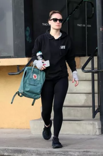 Gafas de sol Ray-Ban Wayfarer Reverse usadas por Olivia Wilde en Los Ángeles el 4 de enero de 2024