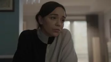 Whistles Checkerboard Wool Jumper worn by Dr. Ana Lasbrey (Ashley Madekwe) as seen in Dr. Death (S02E07)