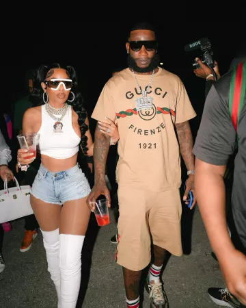 Camiseta Gucci Beige 'Firenze 1921' usada por Gucci Mane en la cuenta de Instagram @laflare1017
