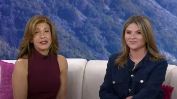 Chaqueta bomber corta Maje usada por Jenna Bush Hager como se ve en Today with Hoda & Jenna el 8 de enero de 2024