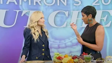 Veronica Beard Anoki Dickey Chaqueta de mezclilla usada por Whitney Bower como se ve en Tamron Hall Show el 5 de enero de 2024