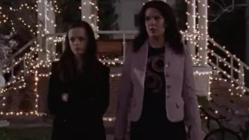 La camiseta de serpiente usada por Lorelai Gilmore (Lauren Graham) en la serie Gilmore Girls (Temporada 3, Episodio 18)