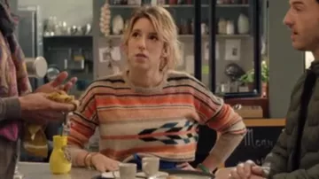 Barbara's (Léa François) Aztec patterned sweater from the series Plus belle la vie, encore plus belle (S01E03)