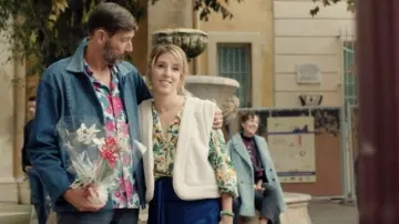 La chemise à motif floral de Barbara (Léa François) dans Plus belle la vie, encore plus belle (Saison 1 Episode 1)
