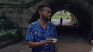 Gitman Vintage Indigo Bandana Shirt porté par Marcus Watkins (William Jackson Harper) comme on le voit dans Love Life (S02E06)