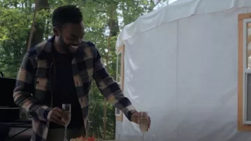 Camisa de botones a cuadros de Ralph Lauren usada por Marcus Watkins (William Jackson Harper) como se ve en Love Life (T02E08)