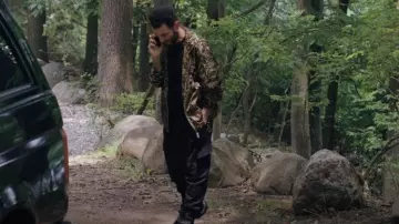 Dolce & Gabbana Cargo Pantalones de chándal usados por Kian Parsa (Arian Moayed) como se ve en Love Life (T02E08)