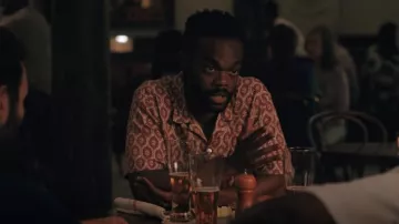 Camisa de manga corta Levi's Cubano usada por Marcus Watkins (William Jackson Harper) como se ve en Love Life (T02E08)