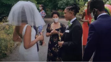 Vestido de Luciana de la Reforma usado por Ezioma Asonye como se ve en Love Life (T02E09)