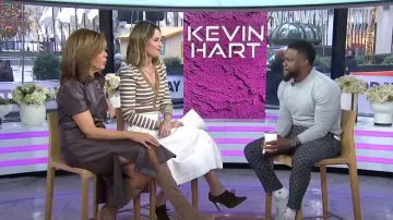 Falda midi plisada acampanada de Gucci usada por Savannah Guthrie vista en Today el 9 de enero de 2024