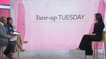 Escarpins Prada en cuir brossé portés par Roxie Nafousi comme on le voit dans Today le 9 janvier 2024