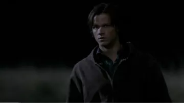 Chaqueta con capucha Carhartt Active j130 usada por Sam Winchester (Jared Padalecki) como se ve en Supernatural (S04E09)