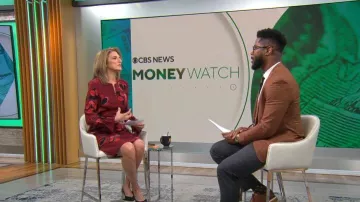 Vestido de seda con estampado de anémonas Akris Punto usado por Jill Schlesinger como se ve en CBS Mornings el 10 de enero de 2024