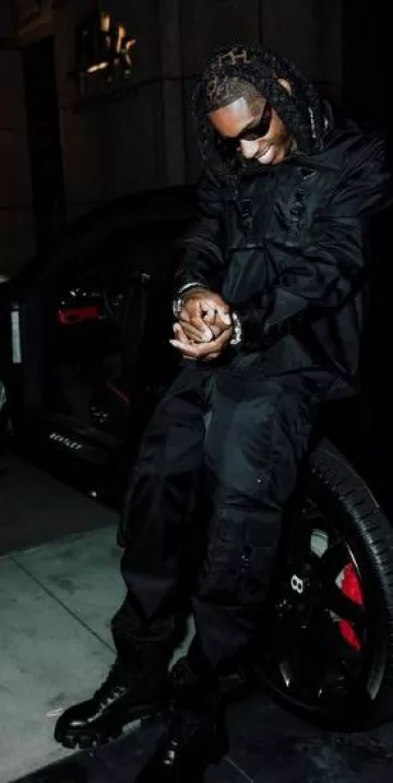 Chemise Prada Noir Nylon Boucle Poche portée par Polo G sur le compte Instagram @polo.capalot