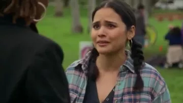 Camisa abotonada de Lucky Drand usada por Callie Adams Foster (Maia Mitchell) como se ve en Good Trouble (T05E12)