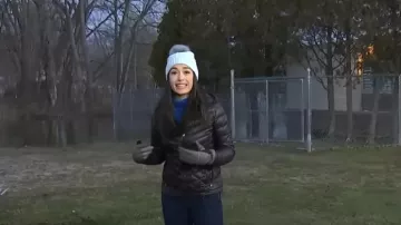 Calvin Klein Doudoune matelassée à capuche en duvet portée par Emilie Ikeda comme on le voit dans Aujourd’hui le 11 janvier 2024