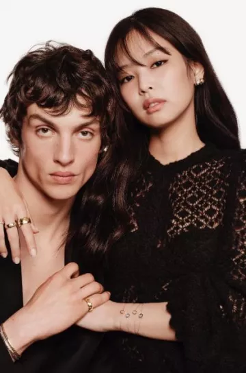 Chanel Coco Crush Earrings worn by Jennie Kim at  Coco Crush Campaign on January 2024