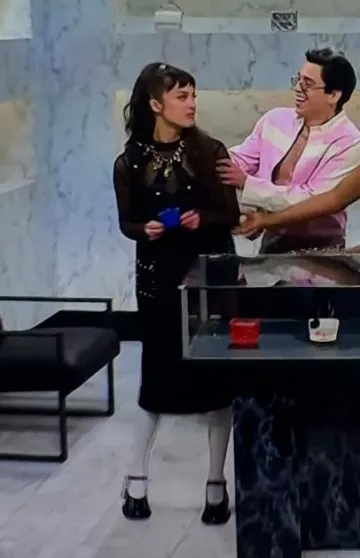 Escarpins Oxford Shushu/Tong portés par Olivia Rodrigo au Saturday Night Live le 9 décembre 2023